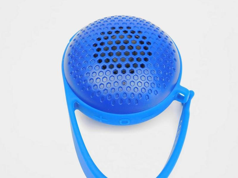 The various buttons on the speaker