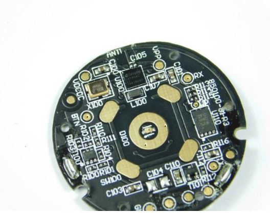 Main IC and oscillator module left of the main IC