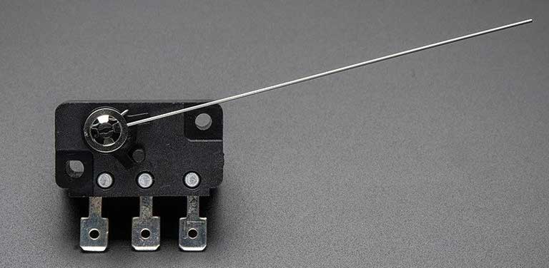 Micro Switch w/Wire - Three Terminals